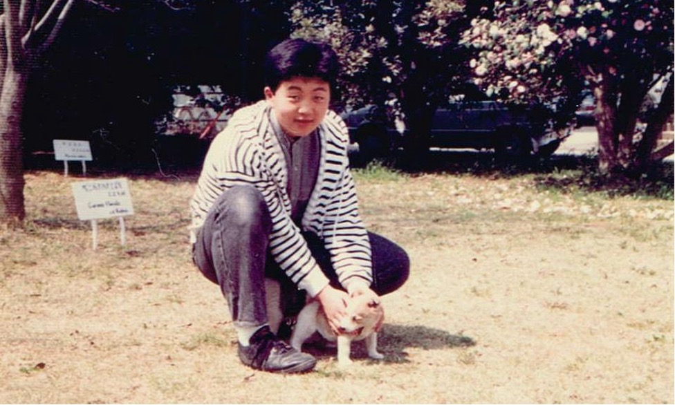 小学生の鹿野さんと子犬